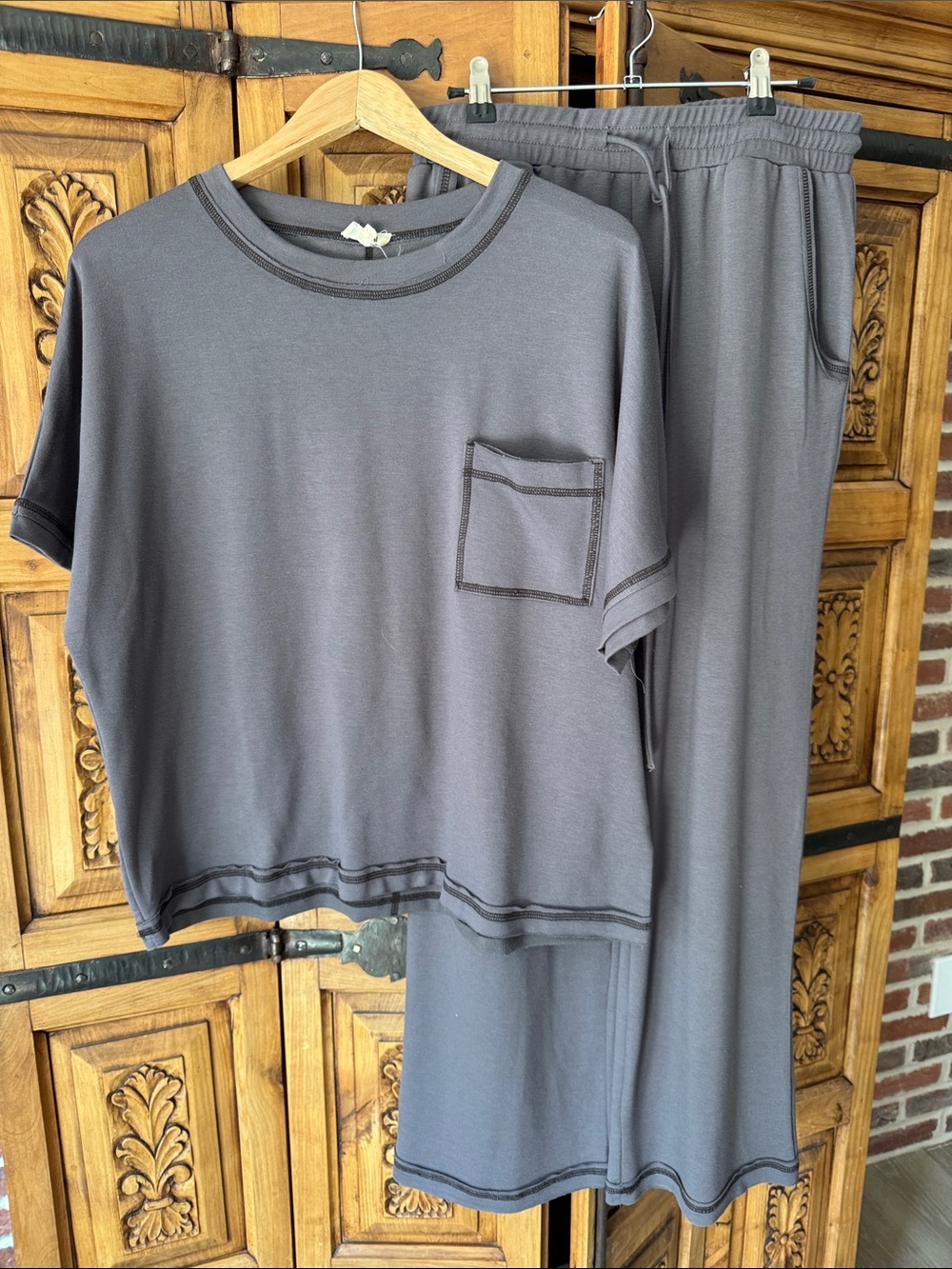 LA MIEL Women's Short Sleeve Pocket Tee & Lounge Pants Set - Gray